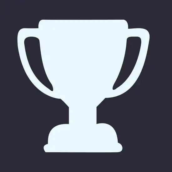 Un'icona minimalista di trofeo bianco con due manici e una base a pedana.